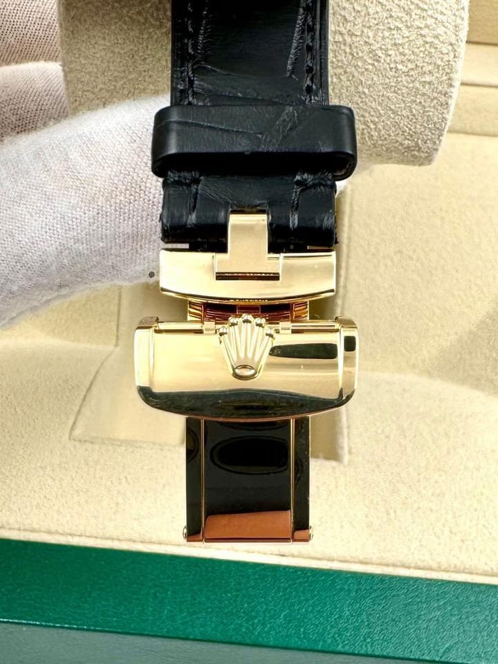 Rolex | 1908 | 52508 | Yellow gold | 39 x 40 mm | Leather | Black | Automatic