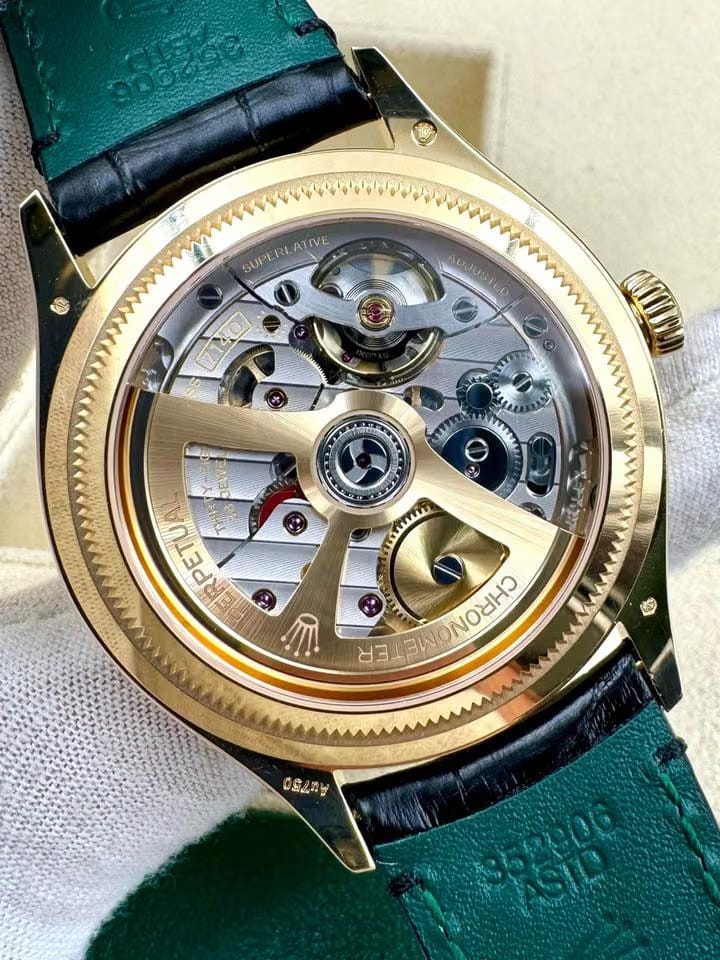 Rolex | 1908 | 52508 | Yellow gold | 39 x 40 mm | Leather | Black | Automatic