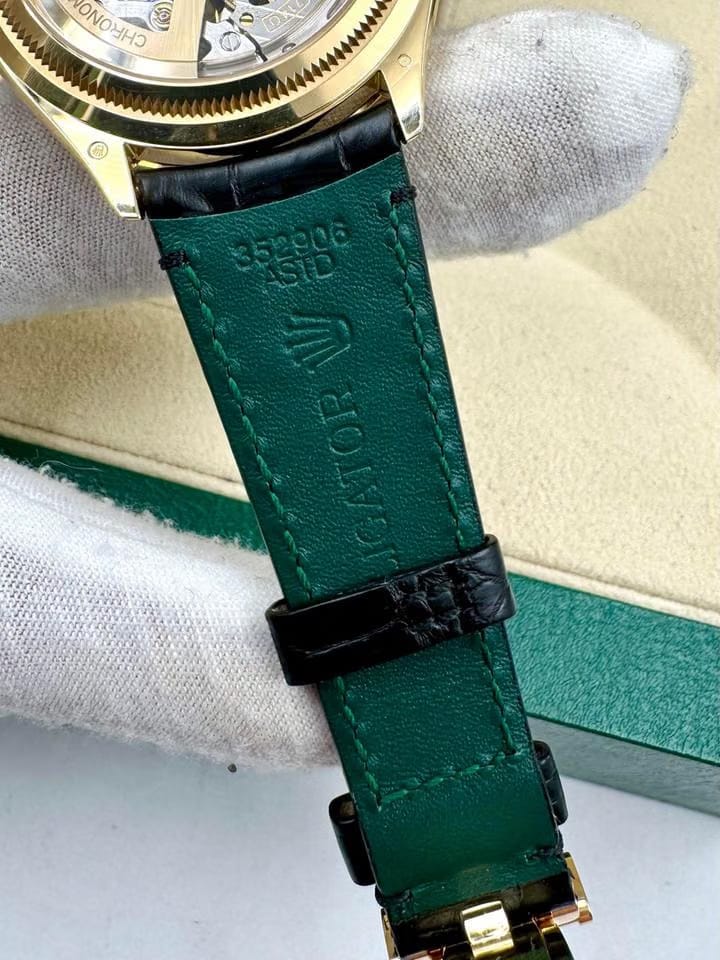 Rolex | 1908 | 52508 | Yellow gold | 39 x 40 mm | Leather | Black | Automatic