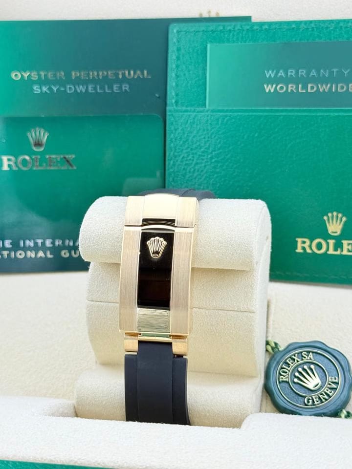 Rolex | Sky-Dweller | 326238 | Yellow gold | 42 mm | Rubber | Black | Automatic