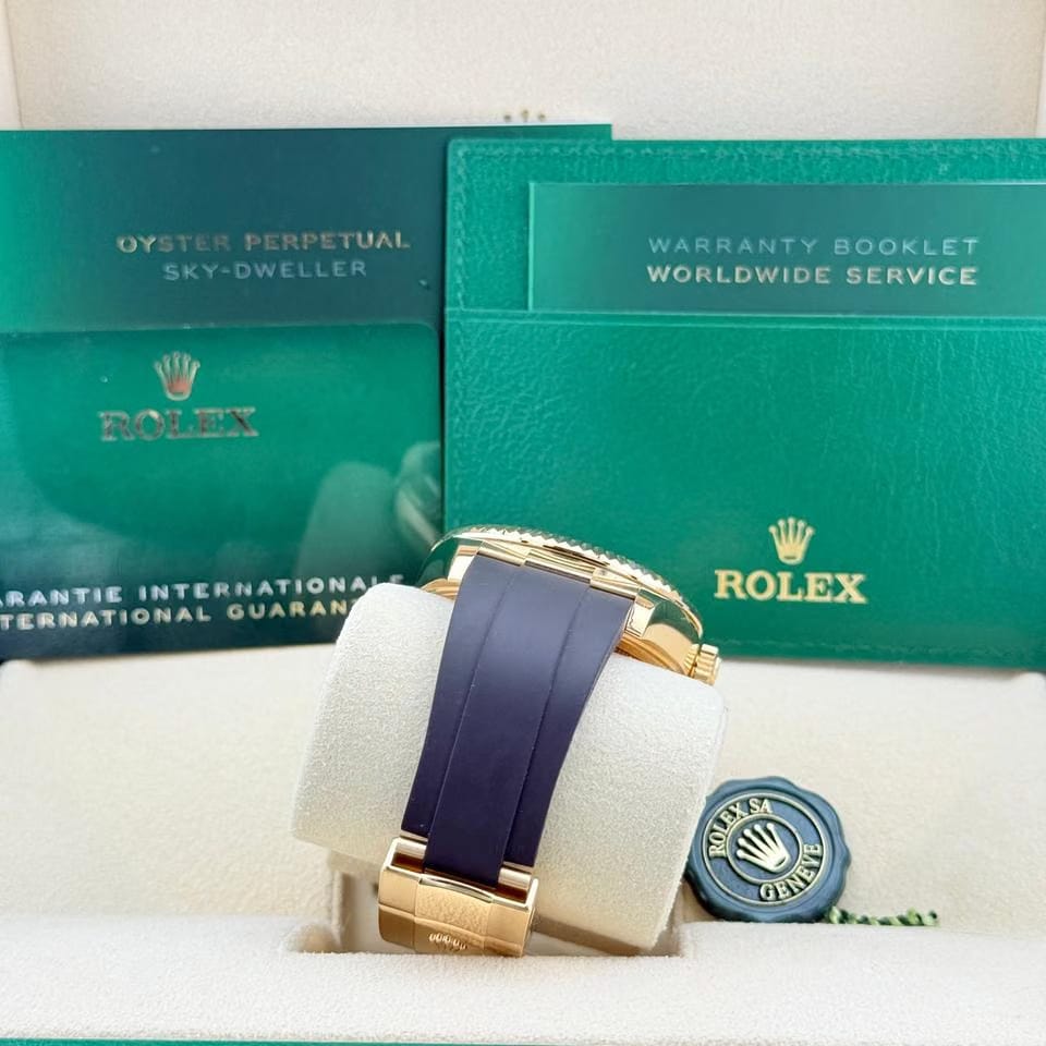 Rolex | Sky-Dweller | 326238 | Yellow gold | 42 mm | Rubber | Black | Automatic