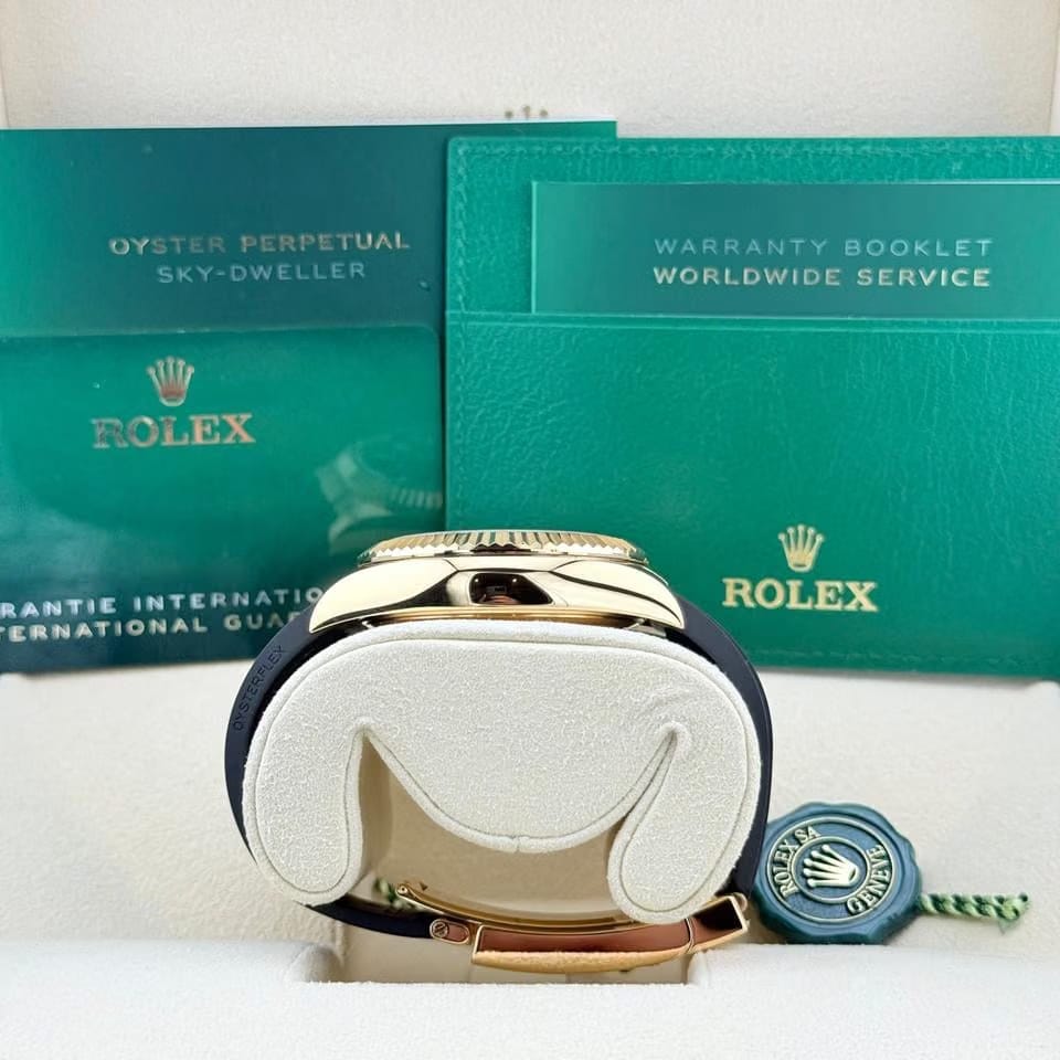 Rolex | Sky-Dweller | 326238 | Yellow gold | 42 mm | Rubber | Black | Automatic