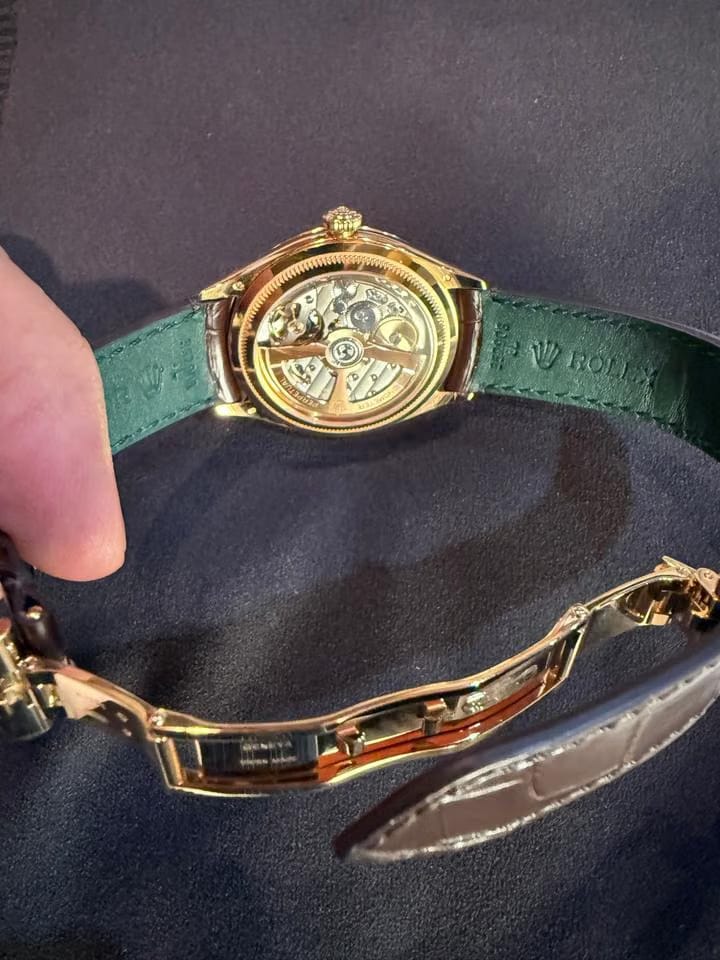 Rolex | 1908 | 52508 | Yellow gold | 39 mm | Crocodile skin | White | Automatic