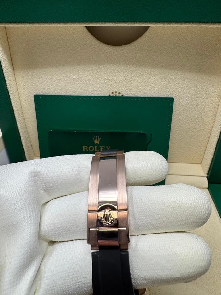 Rolex | Yacht-Master | 126655 | Red gold | 40 mm | Rubber | Black | Automatic
