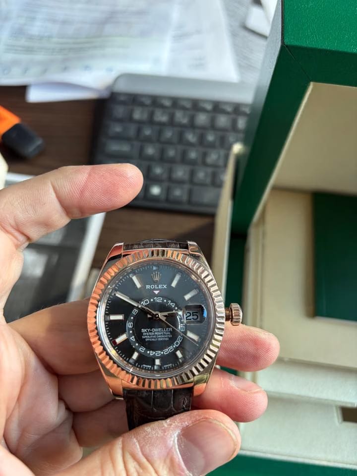 Rolex | Sky-Dweller | 326135 | Rose gold | 42 mm | Crocodile skin | Black | Automatic