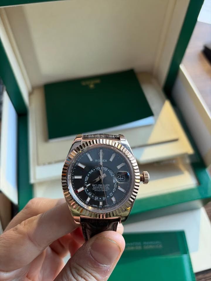 Rolex | Sky-Dweller | 326135 | Rose gold | 42 mm | Crocodile skin | Black | Automatic