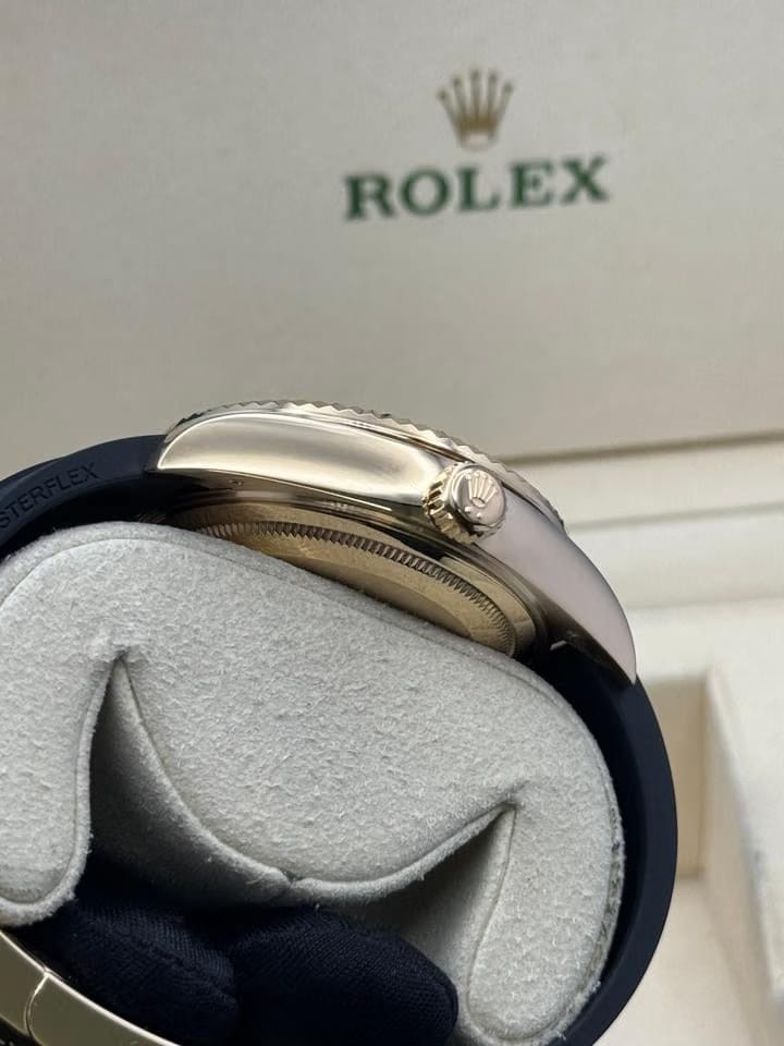 Rolex | Sky-Dweller | 326238 | Yellow gold | 42 mm | Rubber | Champagne | Automatic