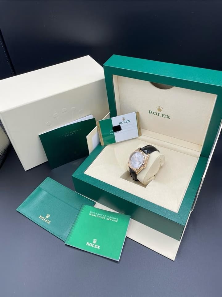 Rolex | Day-Date | 118135 | Rose gold | 36 mm | Silver | Automatic