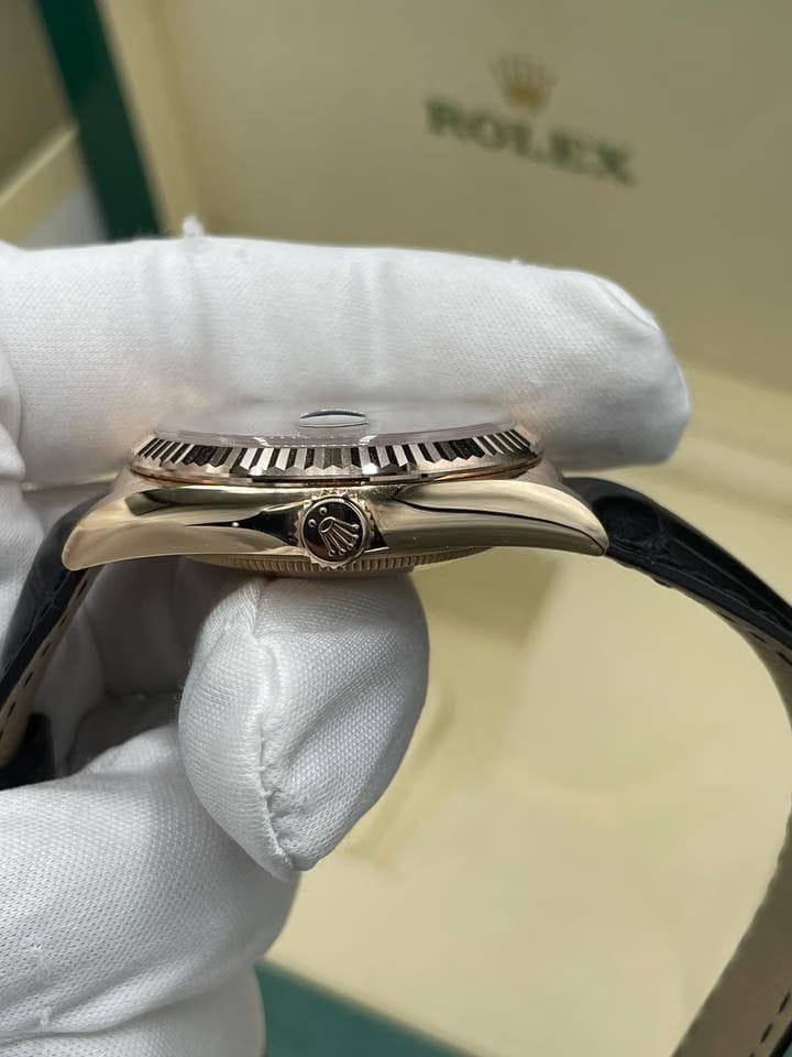 Rolex | Day-Date | 118135 | Rose gold | 36 mm | Silver | Automatic