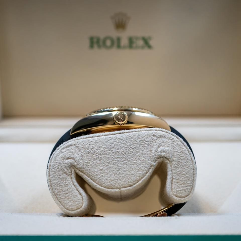 Rolex | Sky-Dweller | 326238 | Yellow gold | 42 mm | Rubber | White | Automatic