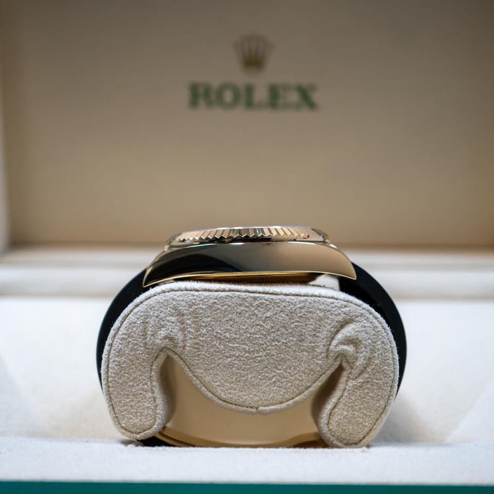 Rolex | Sky-Dweller | 326238 | Yellow gold | 42 mm | Rubber | White | Automatic