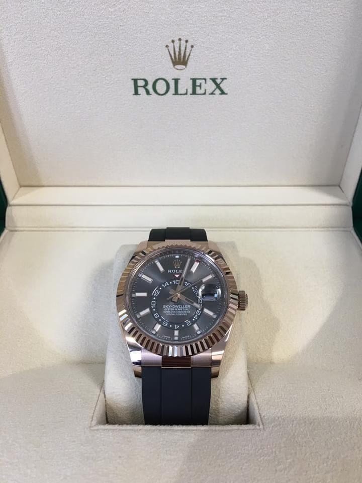 Rolex | Sky-Dweller | 326238 | Rose gold | 42 mm | Rubber | Black | Automatic