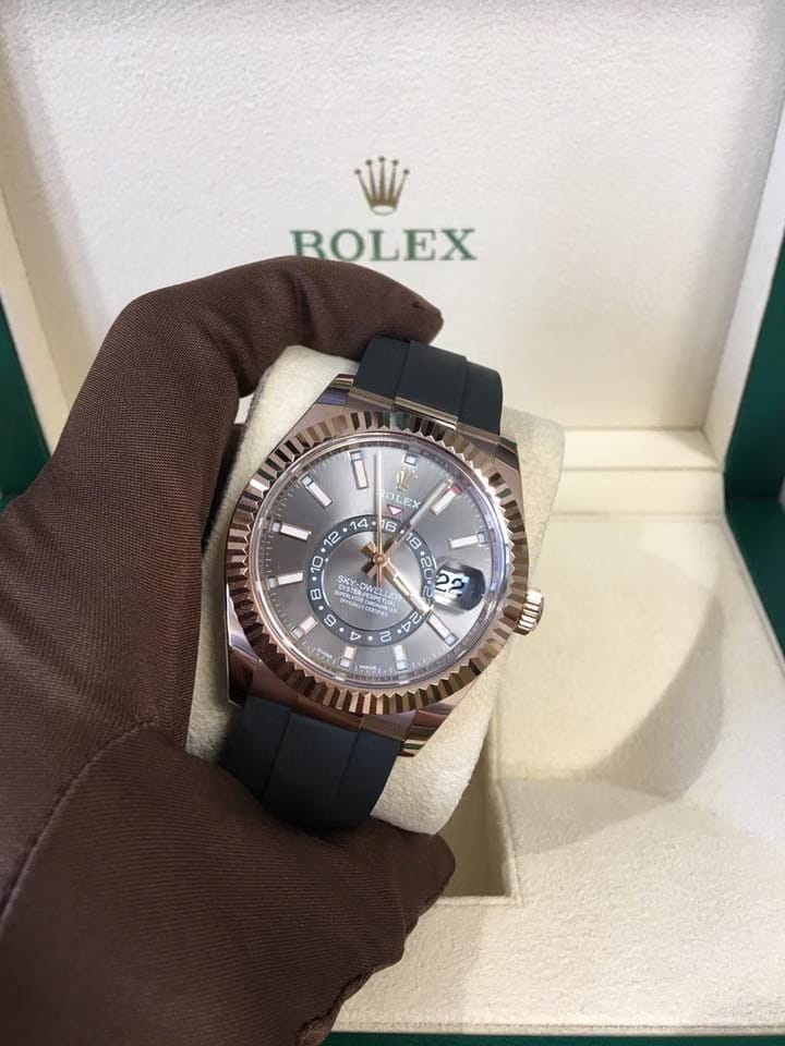 Rolex | Sky-Dweller | 326238 | Rose gold | 42 mm | Rubber | Black | Automatic