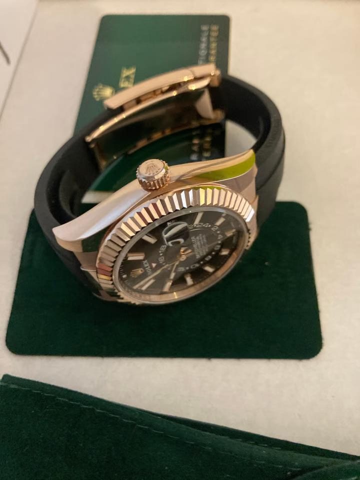 Rolex | Sky-Dweller | 326235-0002 | Rose gold | 42 mm | Rubber | Brown | Automatic