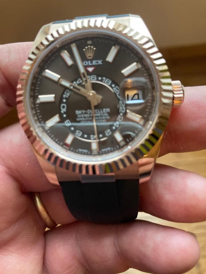 Rolex | Sky-Dweller | 326235-0002 | Rose gold | 42 mm | Rubber | Brown | Automatic