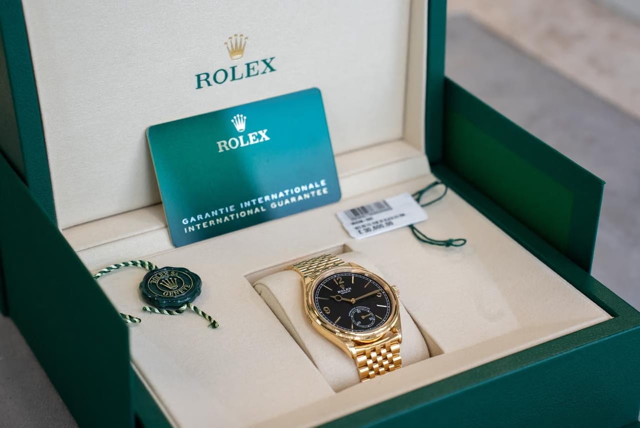 Rolex | 1908 | 52508 | Yellow gold | 39 mm | Yellow gold | Black | Automatic
