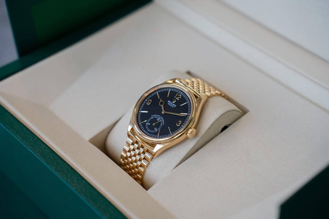 Rolex | 1908 | 52508 | Yellow gold | 39 mm | Yellow gold | Black | Automatic