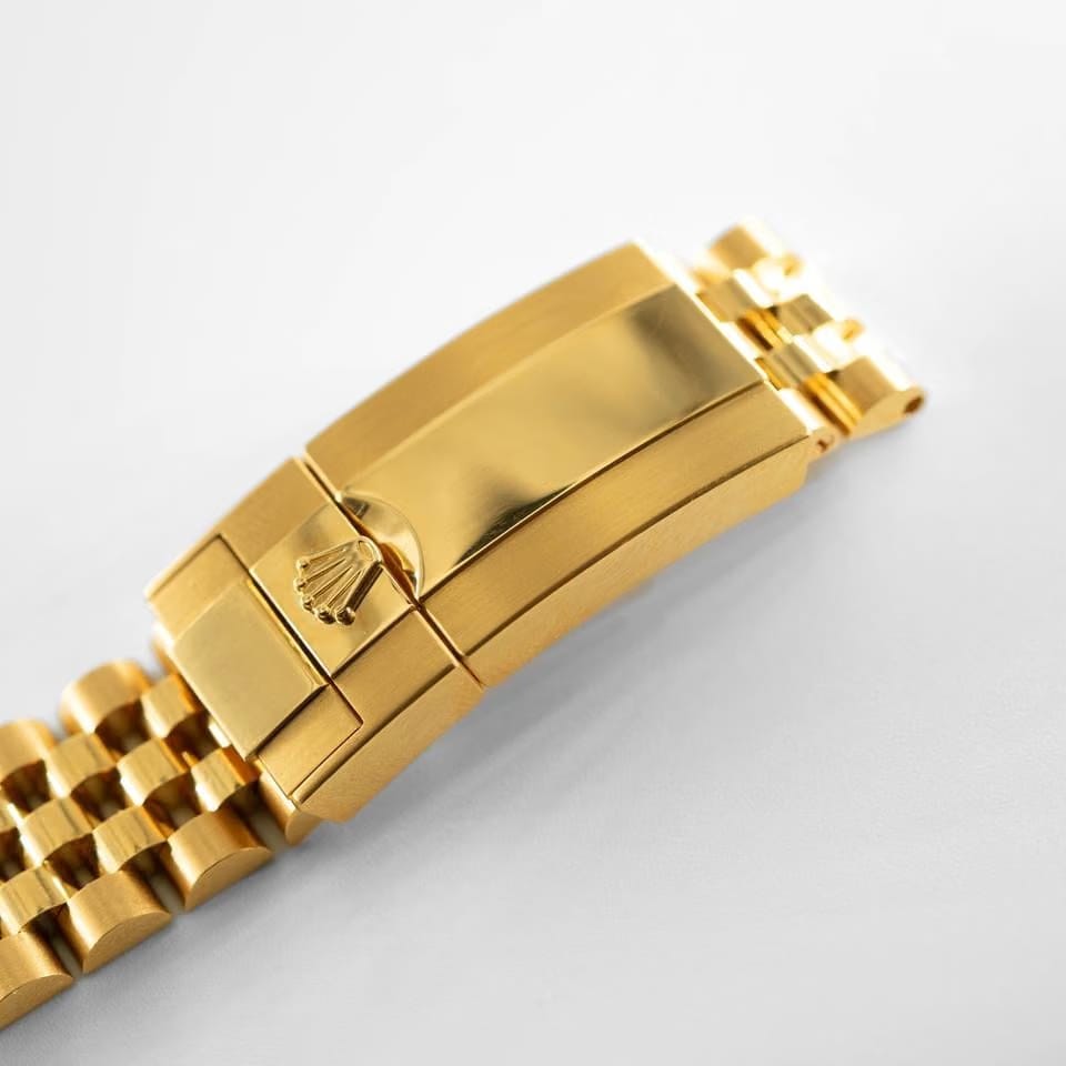 Rolex | GMT-Master II | 126718grnr | Yellow gold | 40 mm | Yellow gold | Black | Automatic