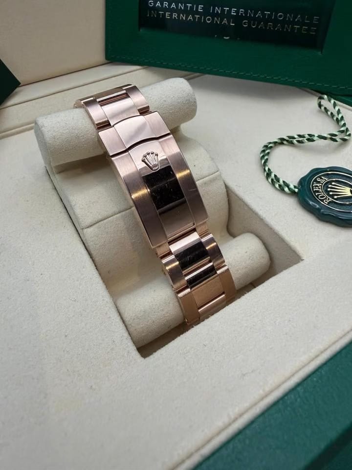 Rolex | Sky-Dweller | 336935 | Rose gold | 42 mm | Rose gold | Blue | Automatic