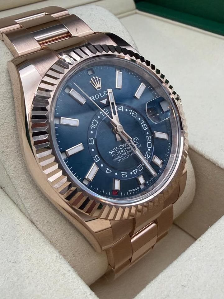 Rolex | Sky-Dweller | 336935 | Rose gold | 42 mm | Rose gold | Blue | Automatic