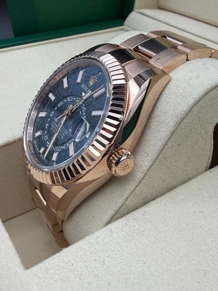 Rolex | Sky-Dweller | 336935 | Rose gold | 42 mm | Rose gold | Blue | Automatic