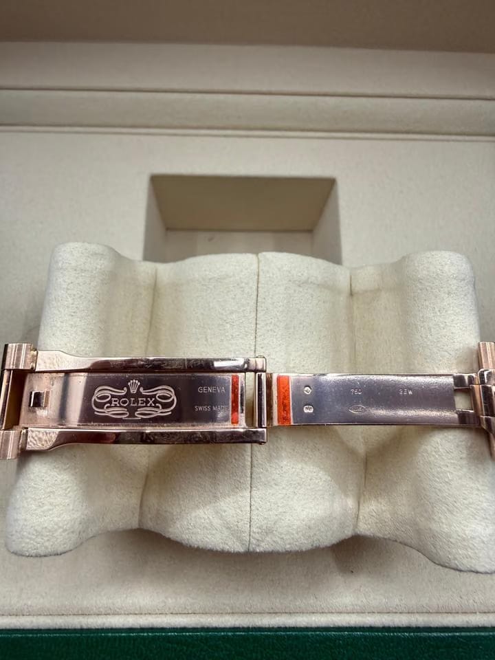 Rolex | Day-Date | 228235 | Rose gold | 40 mm | Rose gold | Brown | Automatic