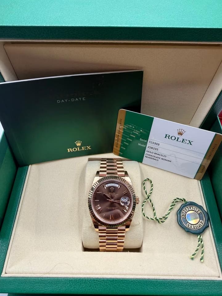 Rolex | Day-Date | 228235 | Rose gold | 40 mm | Rose gold | Brown | Automatic