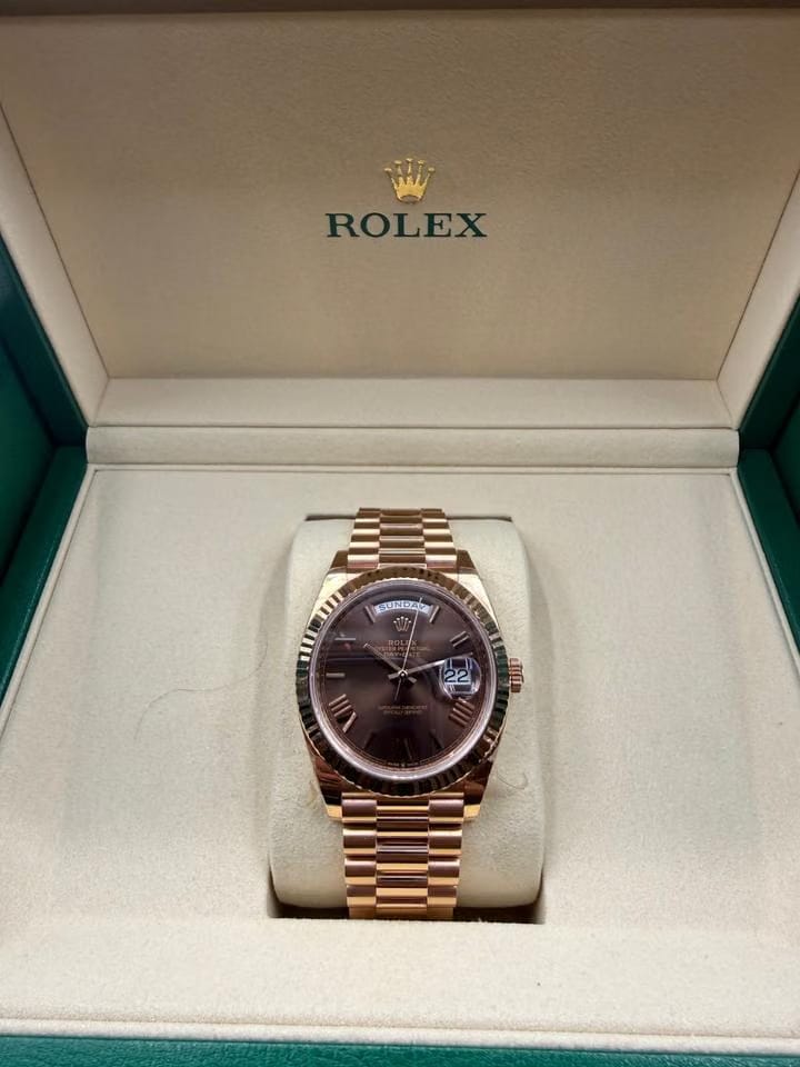 Rolex | Day-Date | 228235 | Rose gold | 40 mm | Rose gold | Brown | Automatic