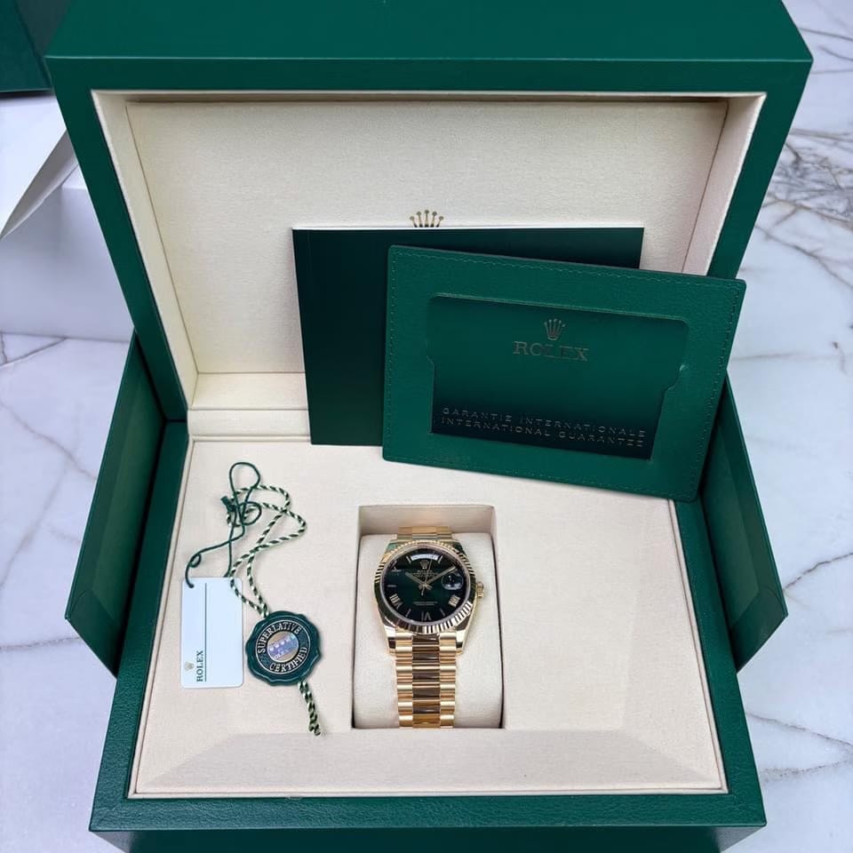 Rolex | Day-Date | 128238 | Yellow gold | 36 x 43 mm | Yellow gold | Green | Automatic