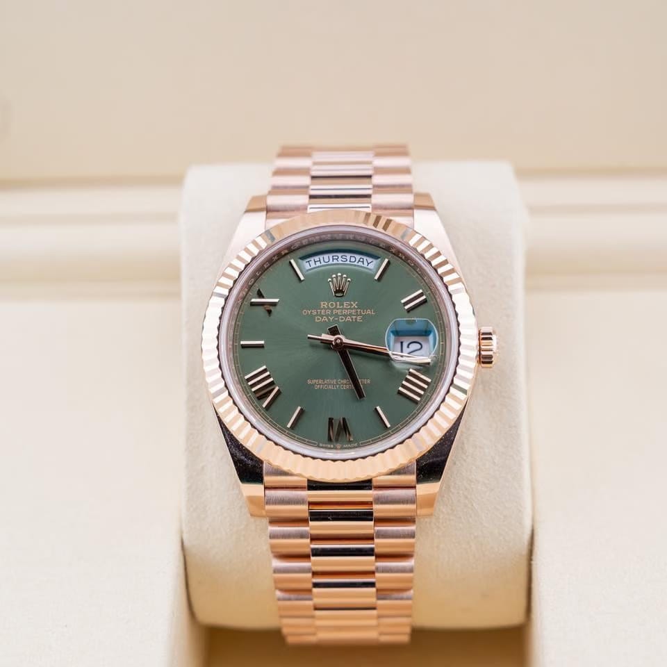 Rolex | Day-Date | 228235 | Red gold | 40 mm | Rose gold | Green | Automatic