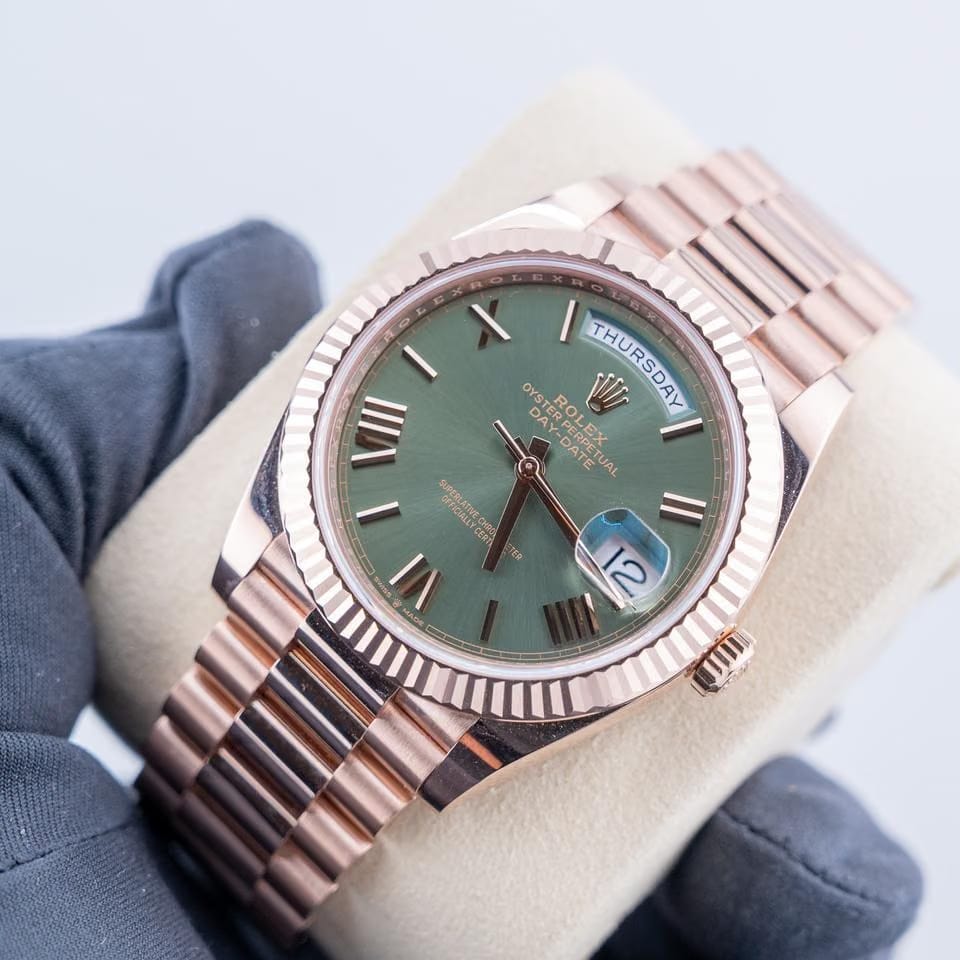 Rolex | Day-Date | 228235 | Red gold | 40 mm | Rose gold | Green | Automatic