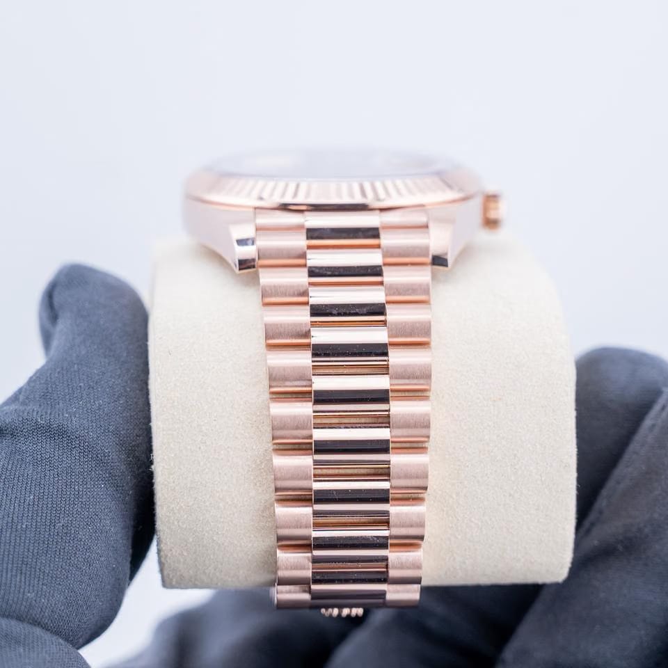 Rolex | Day-Date | 228235 | Red gold | 40 mm | Rose gold | Green | Automatic