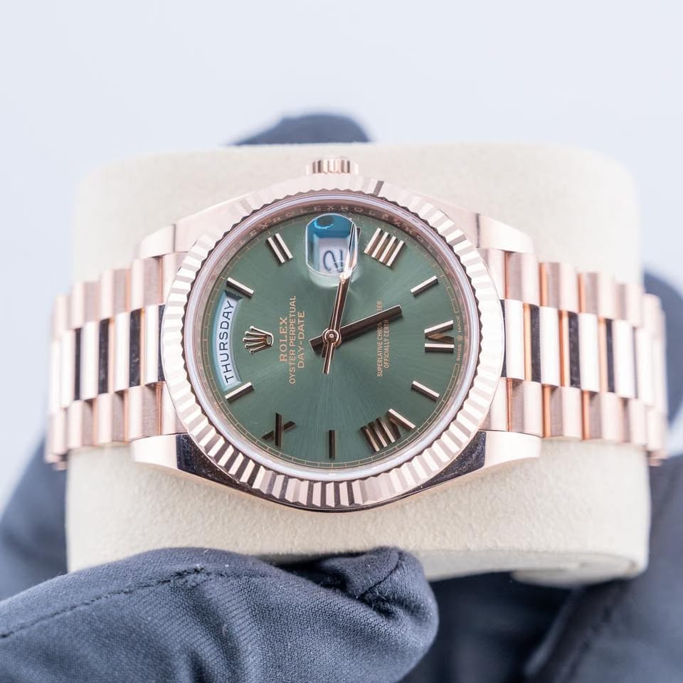 Rolex | Day-Date | 228235 | Red gold | 40 mm | Rose gold | Green | Automatic