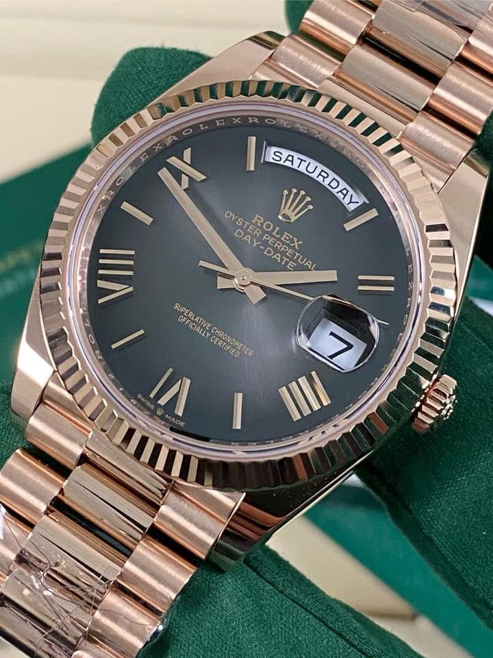 Rolex | Day-Date | 228235 | Rose gold | 40 mm | Rose gold | Grey | Automatic