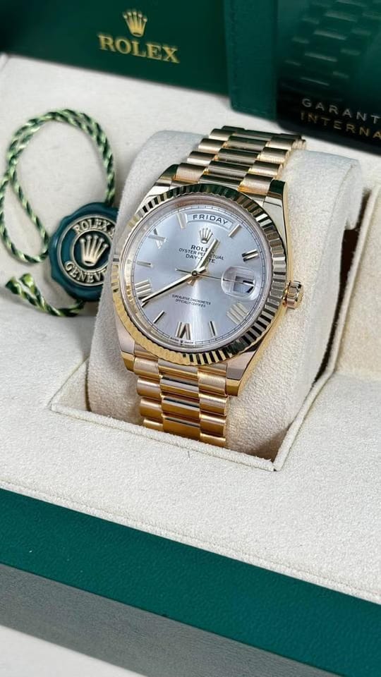 Rolex | Day-Date | 228238 | Yellow gold | 40 mm | Yellow gold | Silver | Automatic