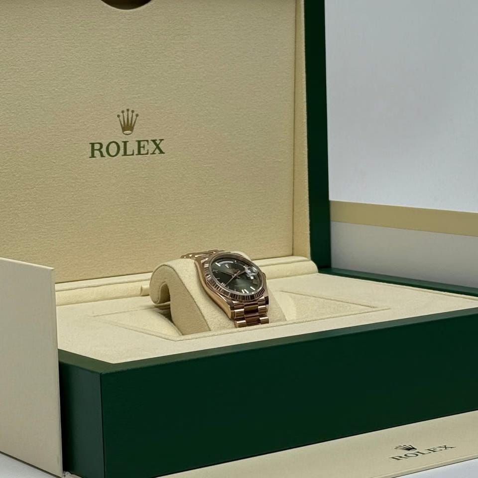 Rolex | Day-Date | 128235 | Rose gold | 36 x 43 mm | Rose gold | Green | Automatic