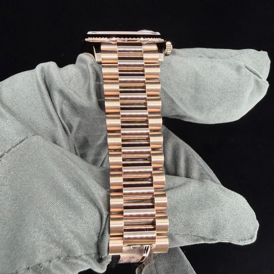 Rolex | Day-Date | 128235 | Rose gold | 36 x 43 mm | Rose gold | Blue | Automatic