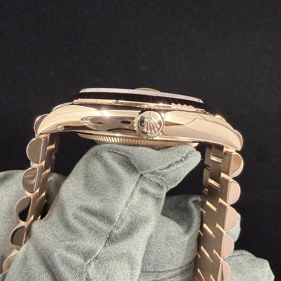 Rolex | Day-Date | 128235 | Rose gold | 36 x 43 mm | Rose gold | Blue | Automatic