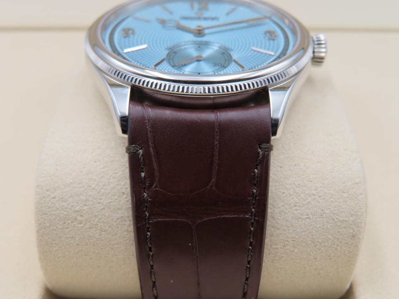 Rolex | 1908 | 52506 | Platinum | 39 x 45.1 mm | Alligator skin | Blue | Automatic