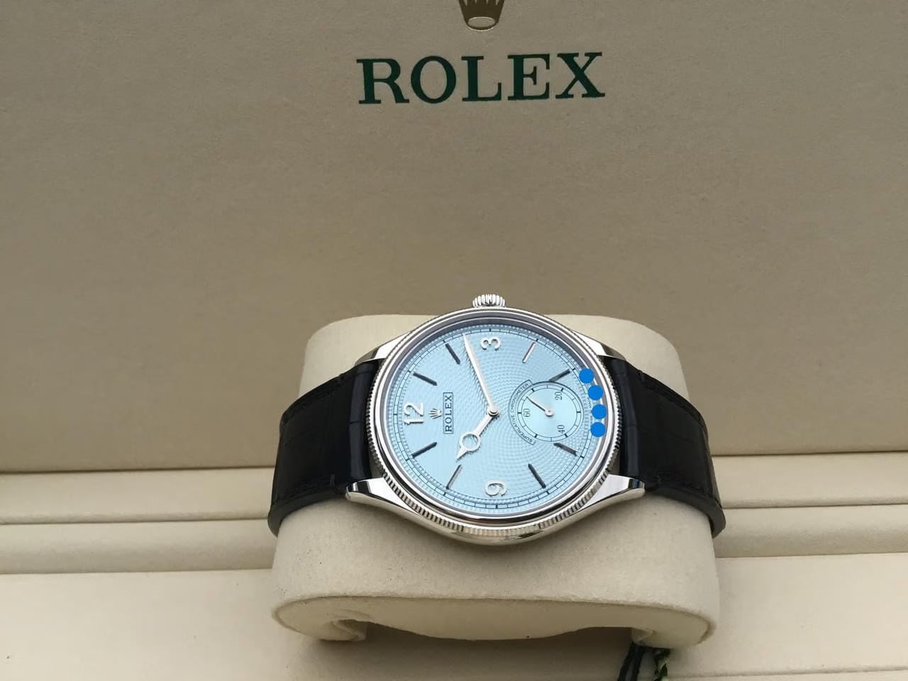 Rolex | 1908 | 52506 | Platinum | 39 mm | Crocodile skin | Blue | Automatic