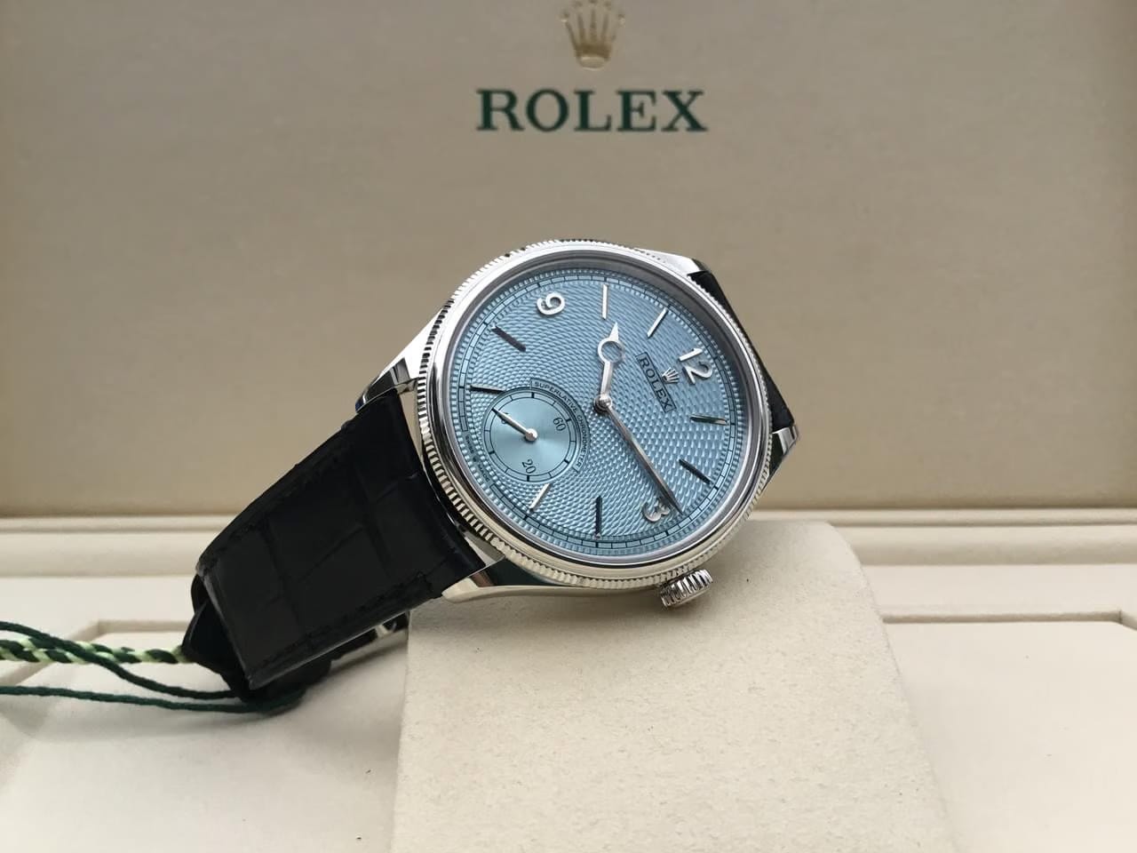 Rolex | 1908 | 52506 | Platinum | 39 mm | Crocodile skin | Blue | Automatic