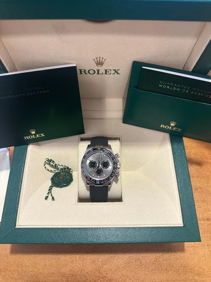 Rolex | Daytona | 116519LN | White gold | 40 x 43 mm | Rubber | Grey | Automatic