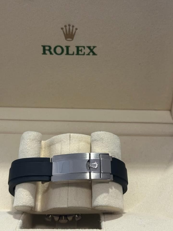 Rolex | Daytona | 116519LN | White gold | 40 x 43 mm | Rubber | Grey | Automatic
