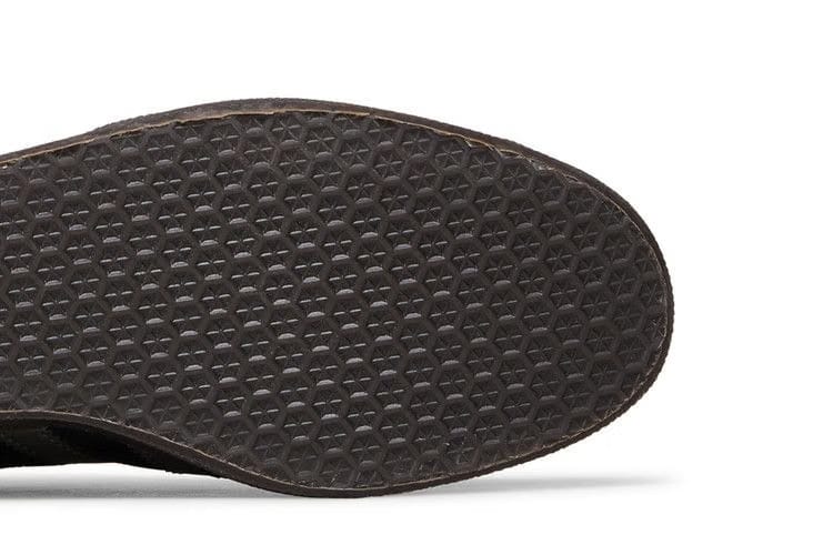 Gazelle Black Gold Metallic Gum