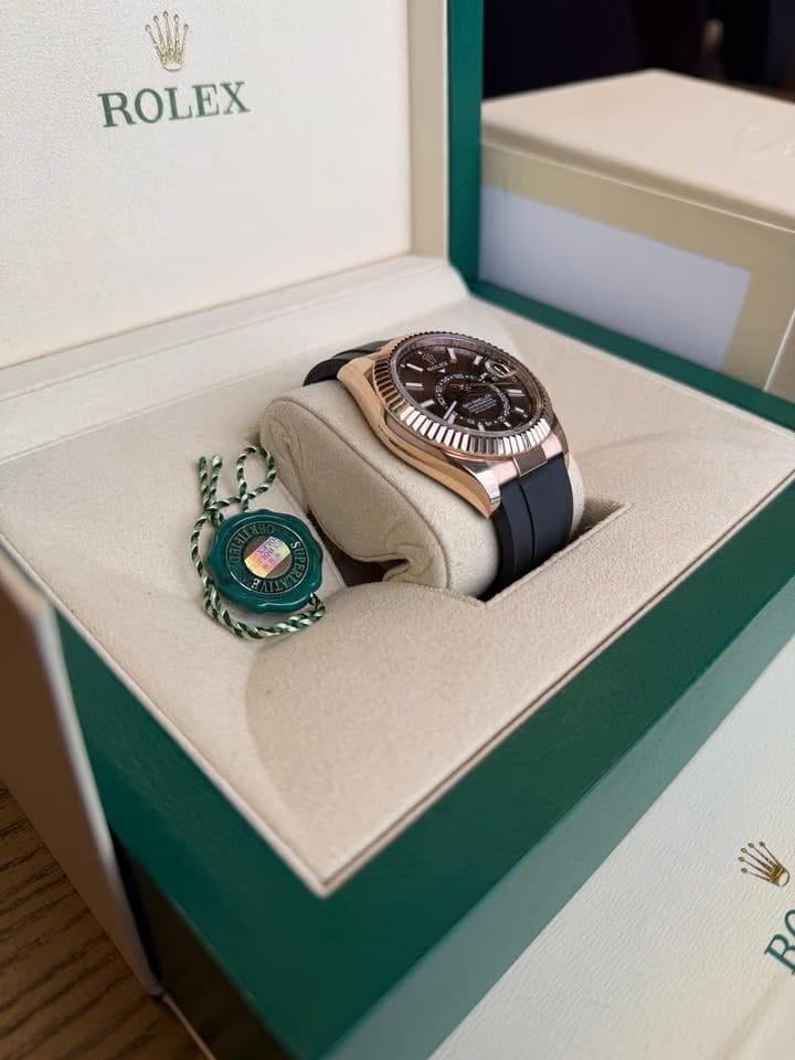 Rolex | Sky-Dweller | 336235-0002 | Rose gold | 42 mm | Rubber | Brown | Automatic