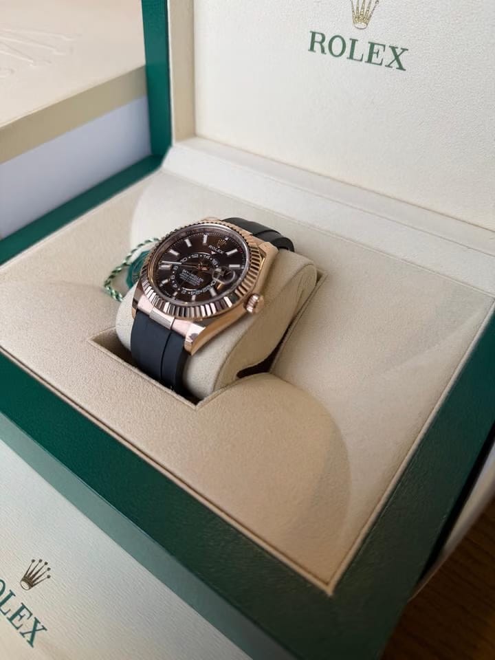Rolex | Sky-Dweller | 336235-0002 | Rose gold | 42 mm | Rubber | Brown | Automatic