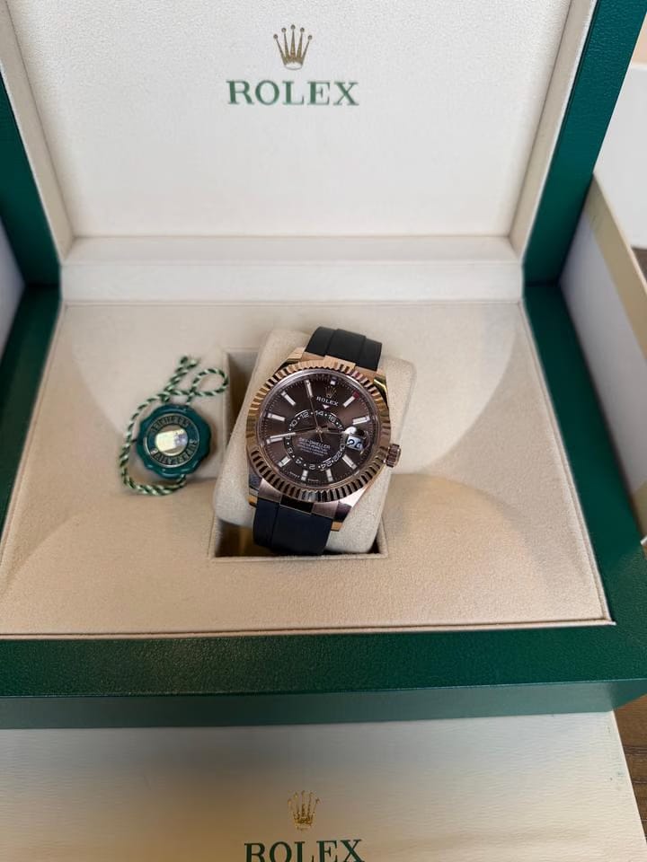 Rolex | Sky-Dweller | 336235-0002 | Rose gold | 42 mm | Rubber | Brown | Automatic