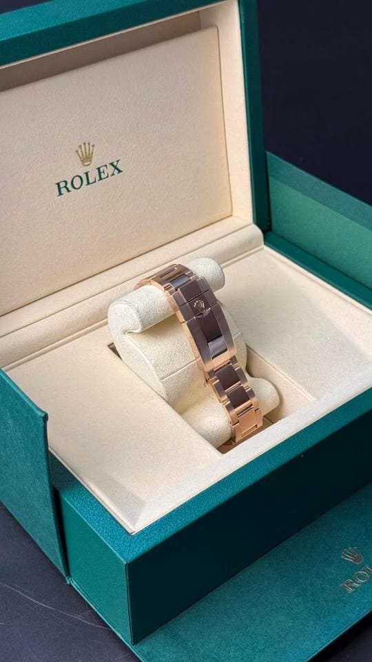 Rolex | GMT-Master II | 126715CHNR | Steel | 40 mm | Rose gold | Black | Automatic