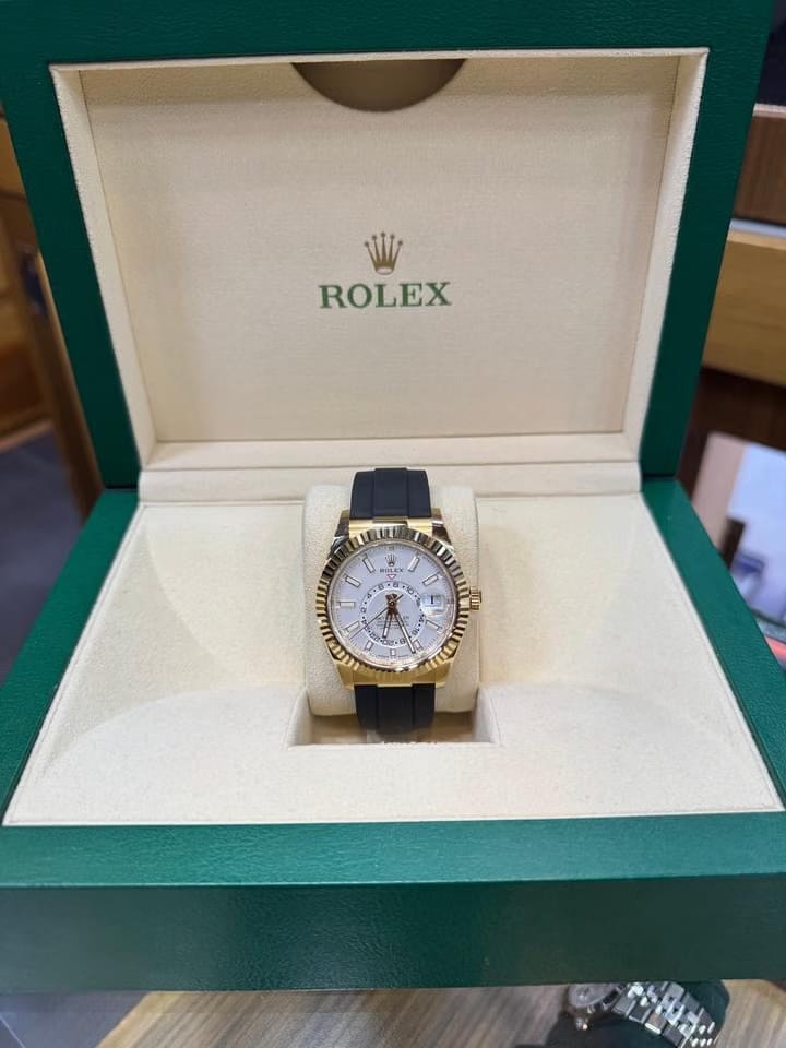 Rolex | Sky-Dweller | 336238 | Yellow gold | 42 mm | Rubber | White | Automatic
