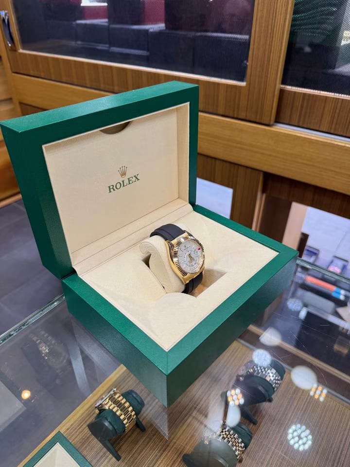 Rolex | Sky-Dweller | 336238 | Yellow gold | 42 mm | Rubber | White | Automatic